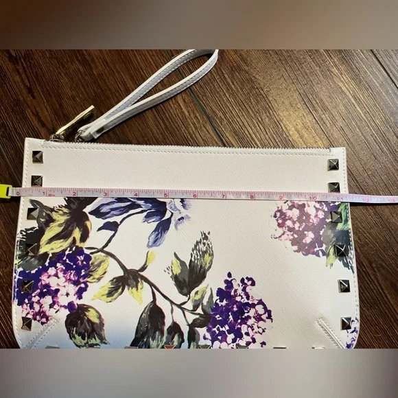 NWOT White House Black Market large wristlet/envelope clutch. - Picture 8 of 9